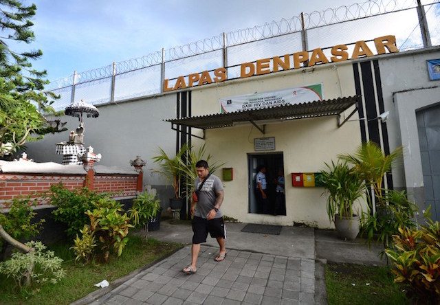 HELL HOLE? Michael Chan (C), brother of Andrew Chan, leaves Kerobokan prison in Denpasar, Bali, on February 17, 2015. Photo by Sonny Tumbelka/AFP 