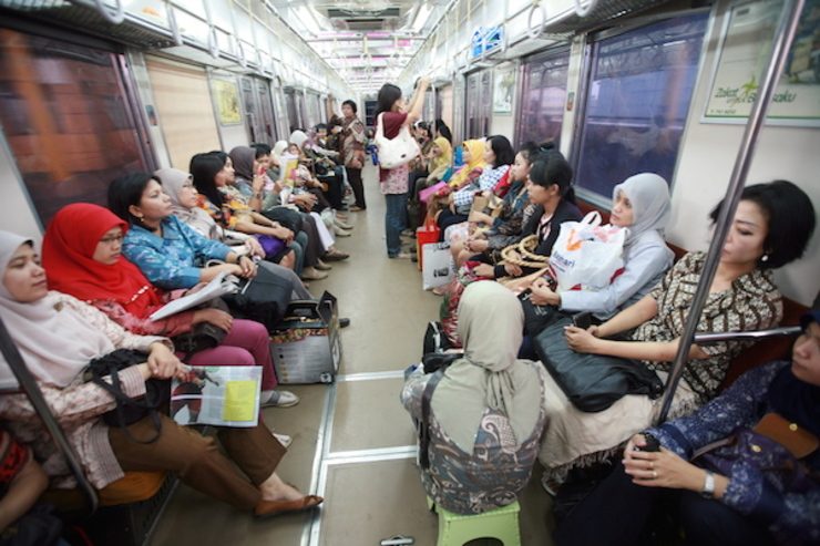 Gerbong khusus perempuan di commuter line adalah salah satu kebijakan yang dihasilkan Menteri Perhubungan Ignasius Jonan selama menjabat sebagai Direktur Utama PT KAI Indonesia. Gerbong ini diluncurkan pada 19 Agustus 2010. Foto oleh Adi Weda/EPA