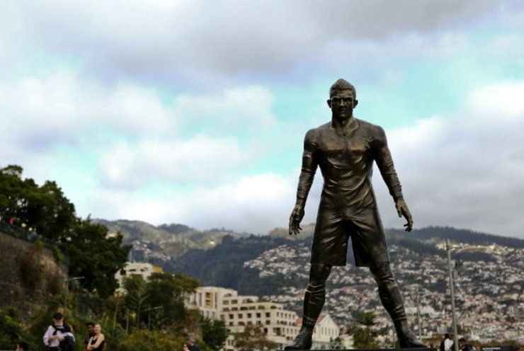 RONALDO. A statue depicting Real Madrid star Cristiano Ronaldo in his hometown of Funchal, Madeira. Photo by Jose Sena Goulao/EPA