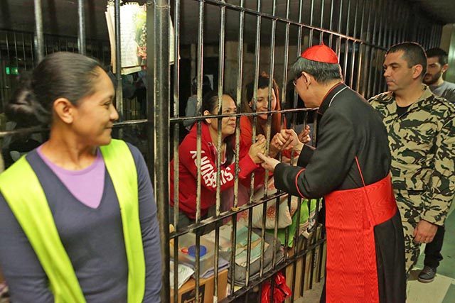 Cardinal Tagle visits Syrian refugees, abused OFWs