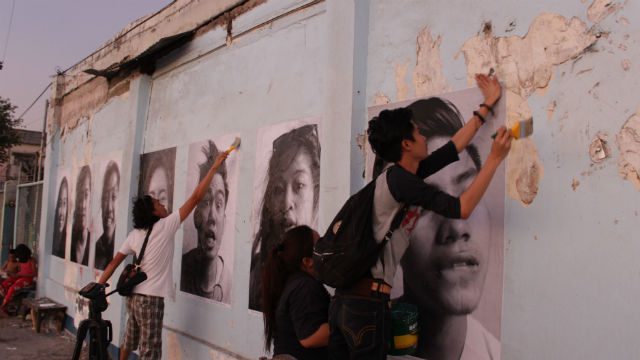 Young Ilonggo artists paste their own portraits on an empty wall at Muelle Loney Wharf, Iloilo City.
Photo by Kristoffer George Brasileno/ IloiloArt.com 
