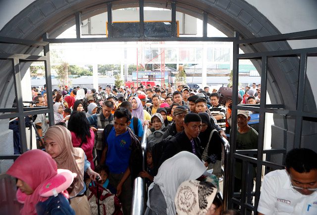  Jutaan masyarakat Indonesia mudik ke kampung halaman untuk rayakan Hari Raya Idul Fitri. Foto oleh EPA  