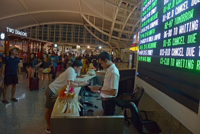 Penutupan Bandara Ngurah Rai diperpanjang, Bandara Lombok beroperasi lagi