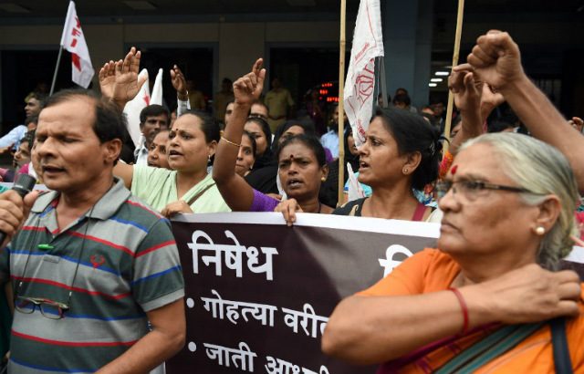 Ribuan orang memprotes serangan terhadap warga kasta rendah India