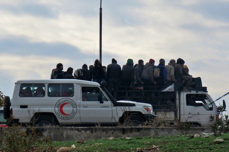 Aleppo evacuation suspended leaving thousands trapped