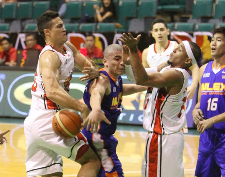 Eric Menk (left) tries to go for the lose ball in an elimination round game verus NLEX. Photo by Nuki Sabio/PBA Images