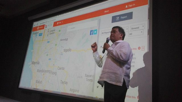 CROWDSOURCING INFORMATION. Chairman Emerson Carlos shows the various functionalities of the Agos Alert Map. 