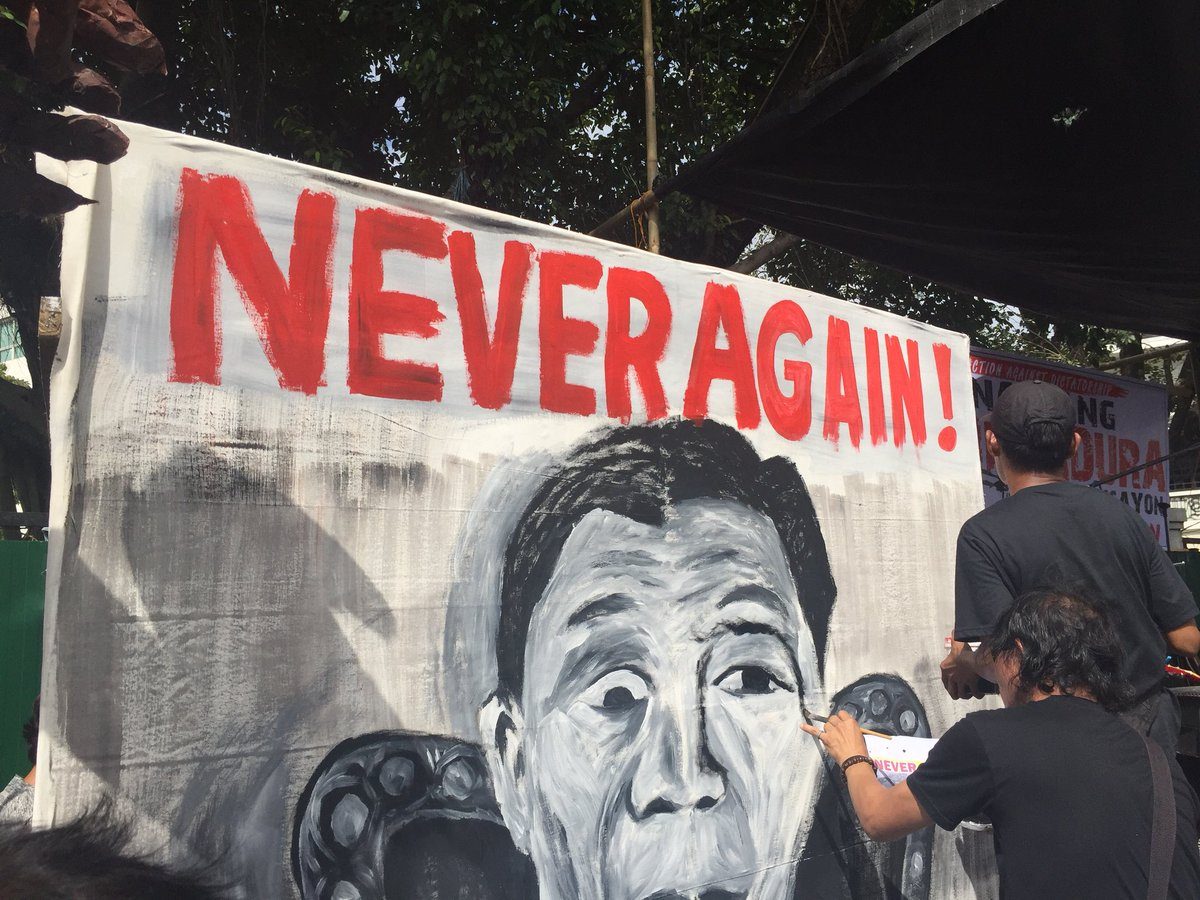 'NEVER AGAIN.' Iloilo artists prepare the placards for the protest activity on Friday, September 21, 2018. Photo by Carl Berwin/Rappler 