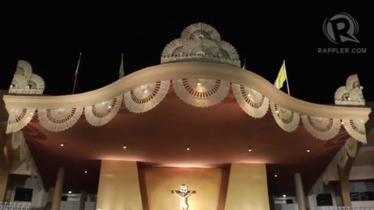 Labor of love: The altar for the Luneta mass