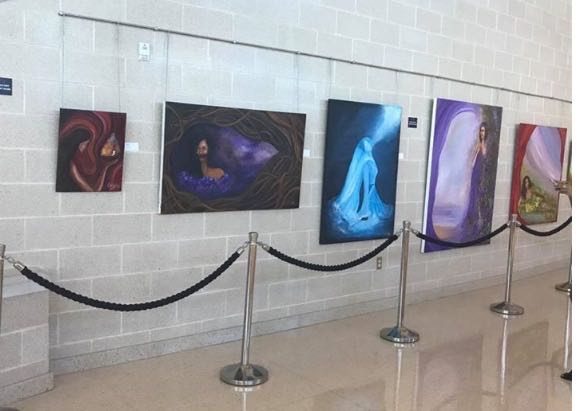 Beberapa lukisan Ratu Adil yang dipamerkan di Mansfield Art Center, Mansfield, Texas, Amerika Serikat. Foto Istiewa 