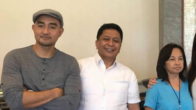 ACROSS ADMINISTRATIONS. Ronnie Albao poses with Montano's brother Rommel and former president Gloria Macapagal Arroyo. Photo from Albao's Facebook page 