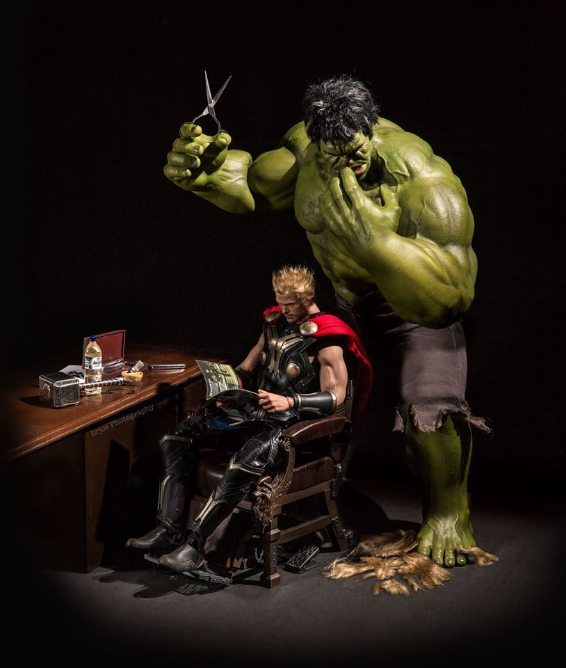 Hulk memotong rambut Thor. Foto dari Facebook Edy Hardjo  