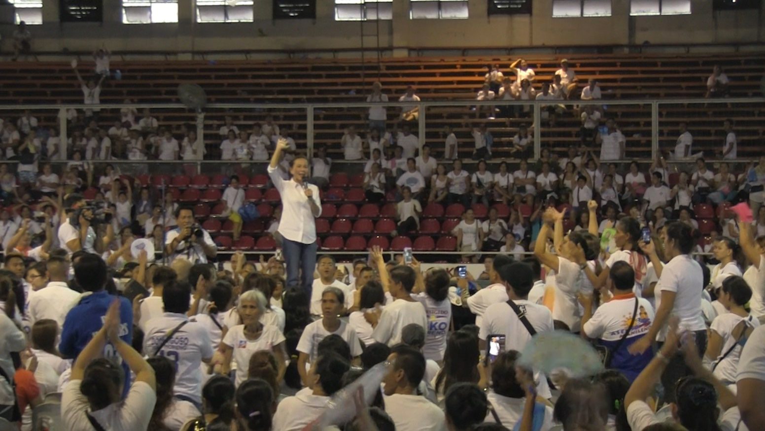 Hundreds leave before, during Grace Poe speech in Manila