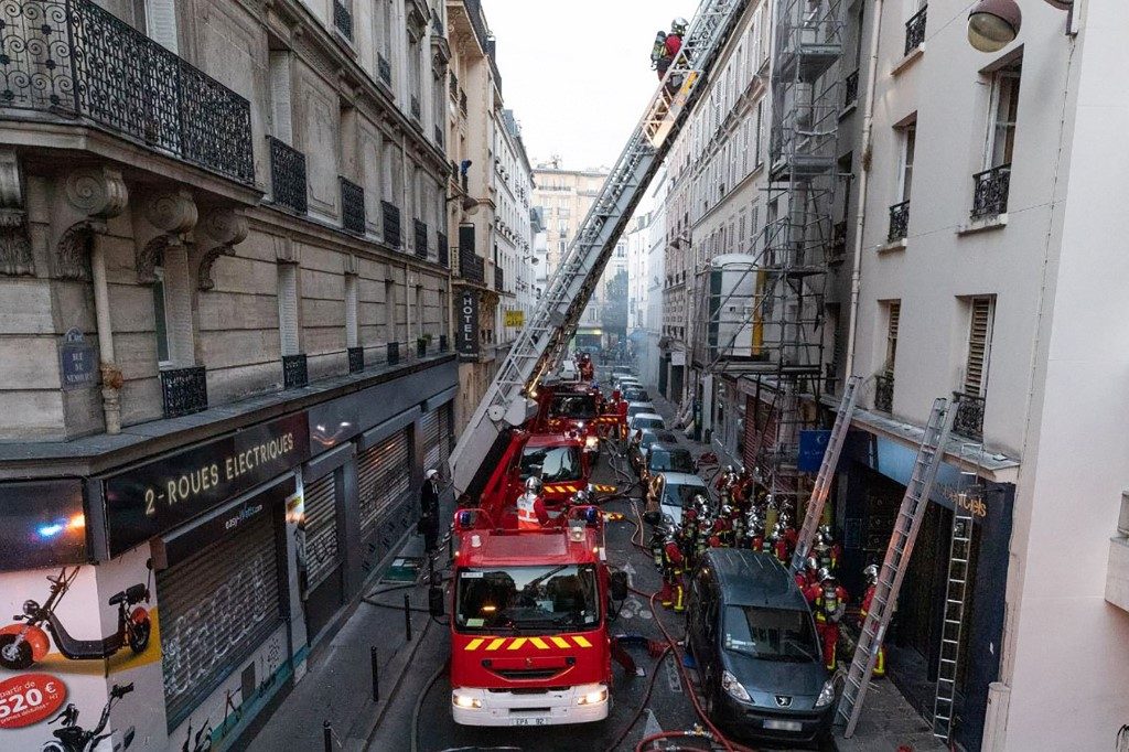 3 dead in central Paris fire – rescue services