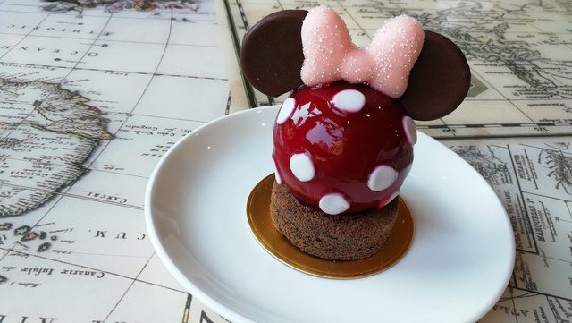 HIDANGAN MINNIE. Chocolate mousse dengan strawberry cream tersedia di Chart Room Cafe 