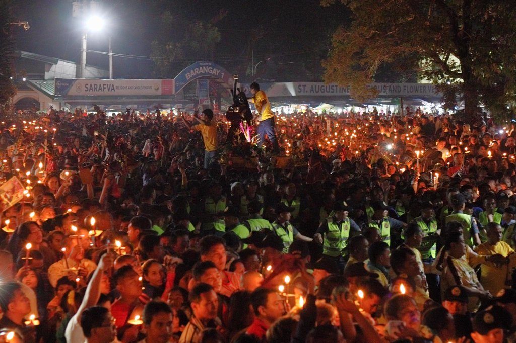 PROCESSION. Catholic faithfuls light up the Saint Augustine Cathedral compound in Cagayan de Oro City with their candles intended for the traslacion of the image of the Black Nazarene. Photo courtesy of Rhoel Condeza 