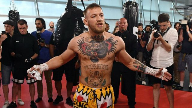 Mayweather thinks McGregor is struggling to make weight