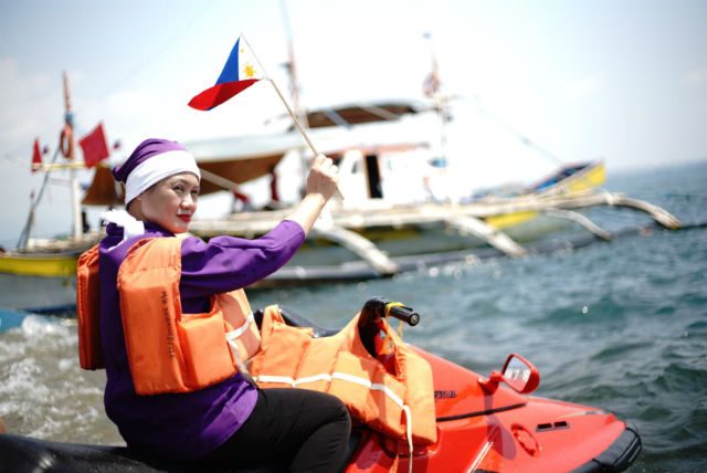 WRONG SIDE. Marawi civic leader Samira Gutoc wears her life vest backwards as she posed for a photo while riding a jet ski in Masinloc, Zambales. Photo from Gutoc's Facebook page 