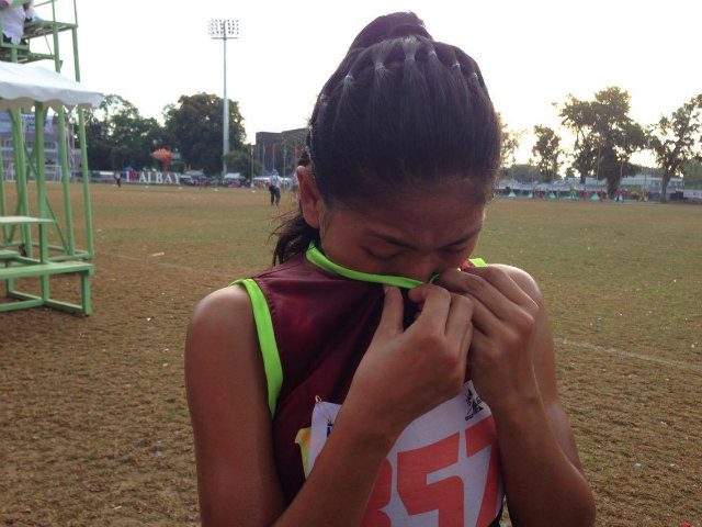 EMOTIONAL. Mia Meagey Niñura, 16, can't help but break down in tears after her sweet victory. Photo by Danielle Nakpil/Rappler       