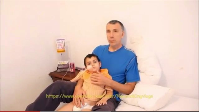 Brett King and his son Ashya in a YouTube video explaining their situation, posted 30 August 2013. Frame grab from YouTube/Naveen King