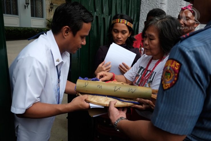 OFFERING: KAMP member Kakay Tolentino, an Alta-Dumagat from Aurora, sends the group's gift to Pope Francis: rice grains, tubao (indigenous bandana), saleng (pine tree fire wood), and a bamboo tube with carved Hanunuo Mangyan script. Photo by George Moya/Rappler