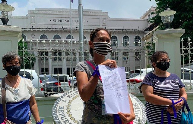 RELEASE. Mother of jailed activist Reina Nasino asks the Supreme Court to release her daughter and grandchild. Photo from Kapatid 
