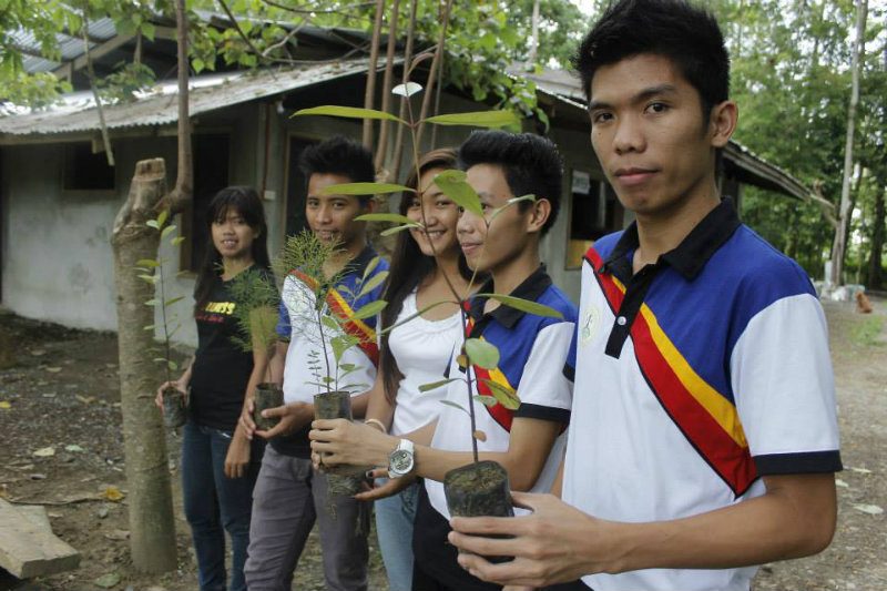 Poverty pushes young Filipino to fight for the environment