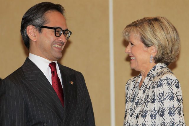 FRIENDS AGAIN. Indonesian Foreign Minister Marty Natalegawa (L) with Australian Foreign Minister Julie Bishop (R) during their bilateral meeting in Nusa Dua, Bali, on Aug. 28, 2014. Photo by Made Nagi/EPA 