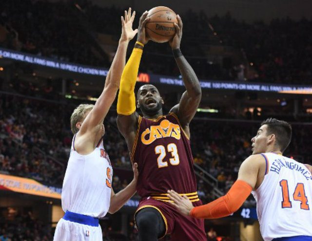 LeBron’s triple-double lifts Cavs over Knicks