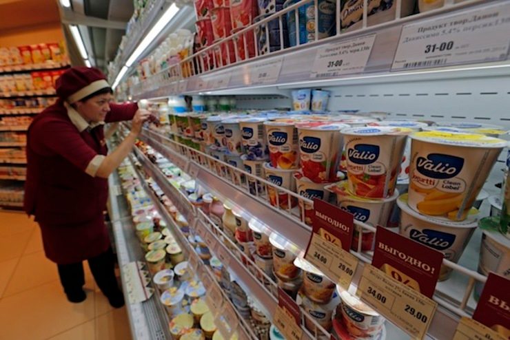 Suppliers scramble for alternatives as Russia bans Western food