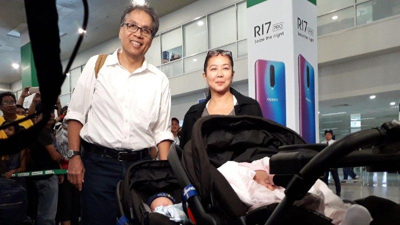 Mar Roxas on baby twins: I’m a dad and lolo at the same time