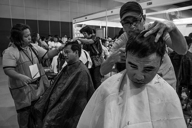 GRATIS.  TESDA menawarkan potong rambut dan pijat gratis untuk pelamar kerja.