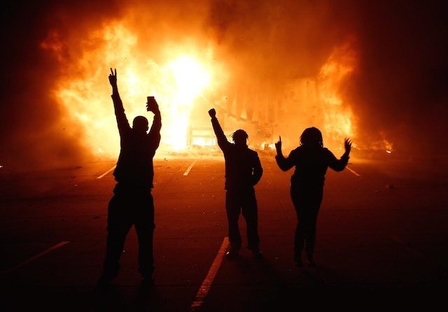No arrest close in shooting of Ferguson cops: police