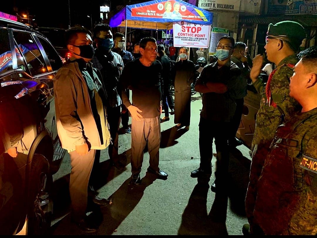 Duterte conducts surprise inspection of Metro Manila checkpoint