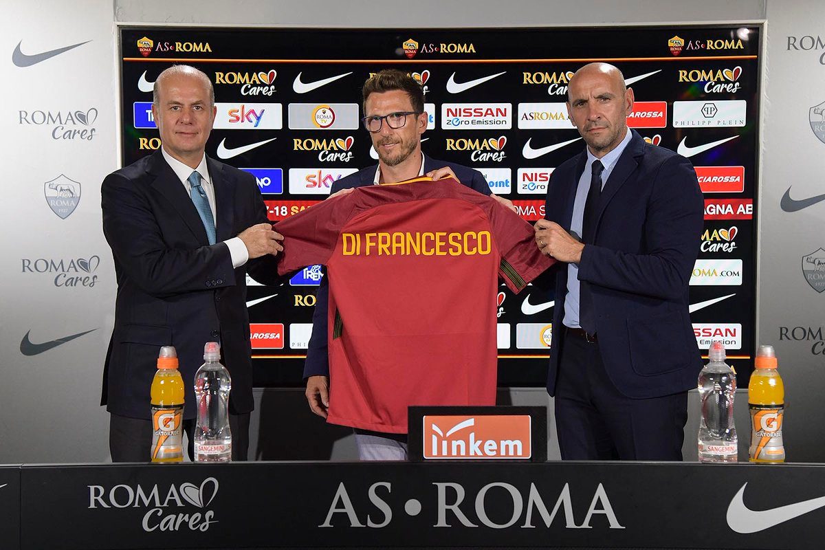 Eusebio Di Francesco tanda tangani kontrak dua tahun sebagai pelatih baru AS Roma. Foto dari Twitter/@ASRomaEN 