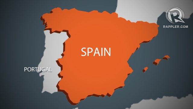 2 dead as hundreds of migrants storm Spanish border post
