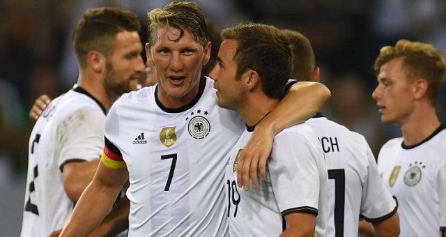 Jerman memenangkan pertandingan persahabatan melawan Finlandia dengan skor 2-0. Sayang, Schweinsteiger tidak mencetak gol malam itu. Foto oleh Patrik Stollarz/AFP 