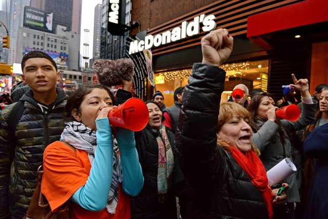 US fast food workers go on strike for low pay