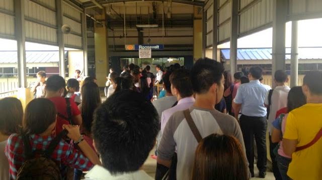 Long queues at LRT1: Stored value cards can’t be used