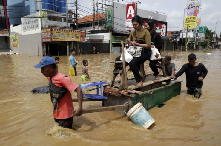 Too ambitious? Jakarta to build wall against floods