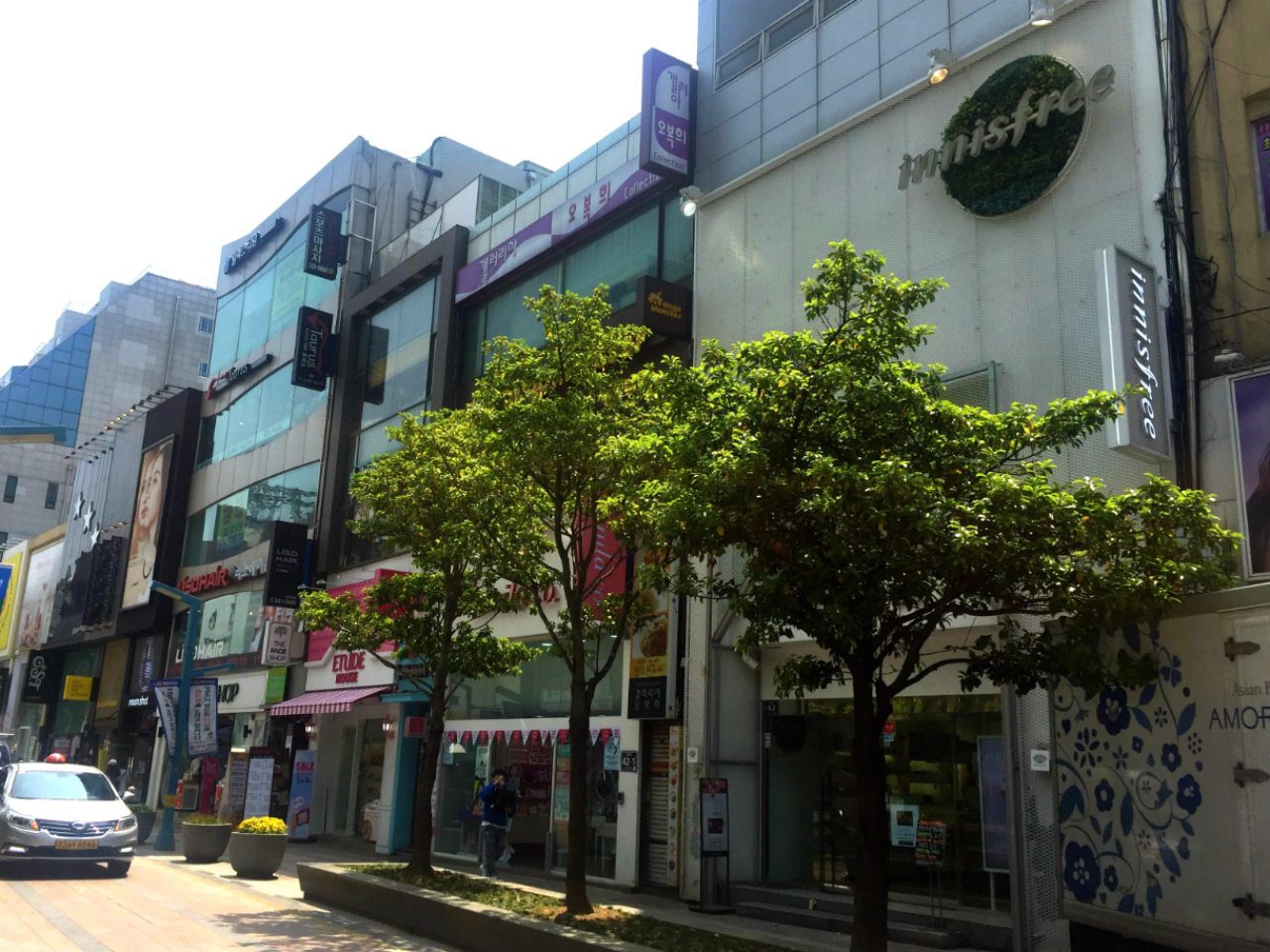 SKINCARE, ANYONE? Some brands you can find in Gukje International Market: Innisfree, Banila Co., Etude House, Face Shop. 