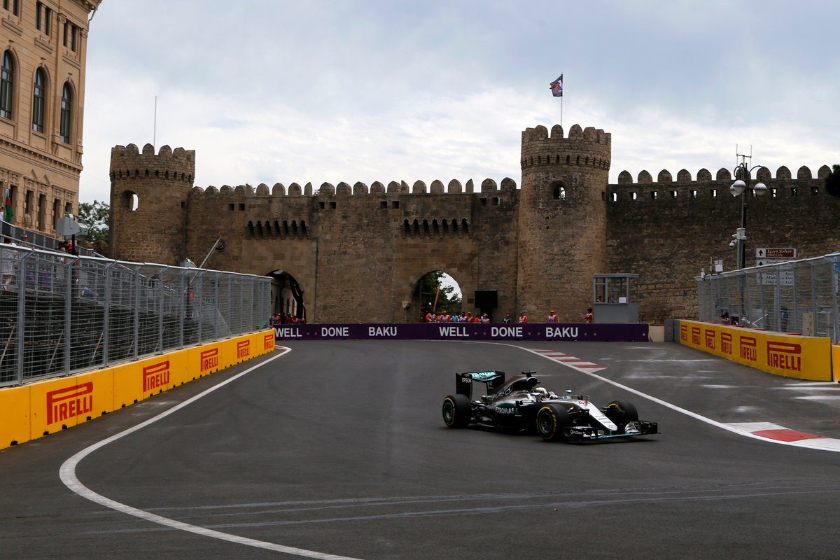 Latihan pertama GP Eropa: Hamilton tercepat, Rio Haryanto paling buncit
