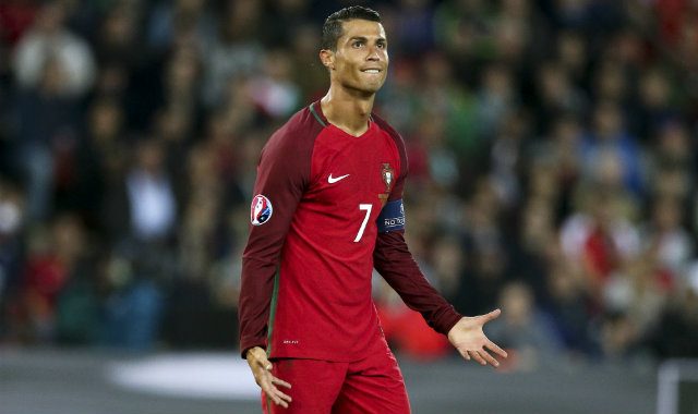 WATCH: Frustrated Ronaldo throws reporter’s microphone in a lake