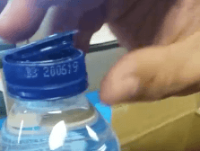 Kejanggalan tutup botol Aqua 330 ml, Aqua: Masih diinvestigasi