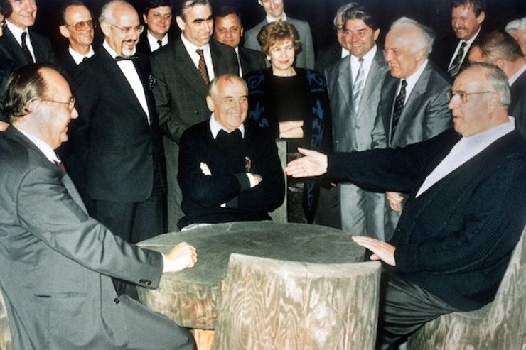 GOOD TIMES. A file photo dated 15 July 1990 shows West German Chancellor Helmut Kohl (R), Soviet Union President Mikhail Gorbachev (C) and West German Foreign Minister Hans-Dietrich Genscher (L) talk at a rustic desk in the garden of Gorbachev's guesthouse with Soviet Foreign Minister Eduard Shevardnadze (2-R) in Arkhyz, Russia. EPA/Pool