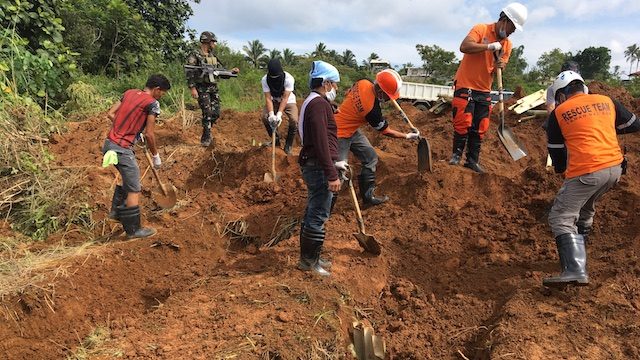 Mass burial for bodies recovered in Marawi battle zone