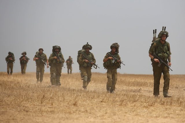 BORDER PATROL. Israeli soldiers take up positions close to the Israeli border with Gaza Strip , 22 July 2014. Abir Sultan/EPA