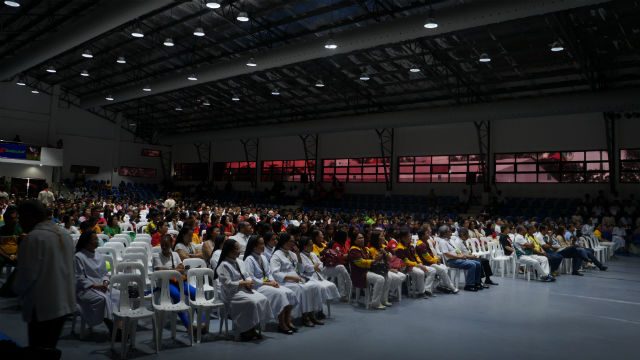 Athletes and sports officials attend the Thanksgiving Mass before the opening ceremonies of the Palarong Pambansa. Photo by Jake Salvaleon/ Rappler 