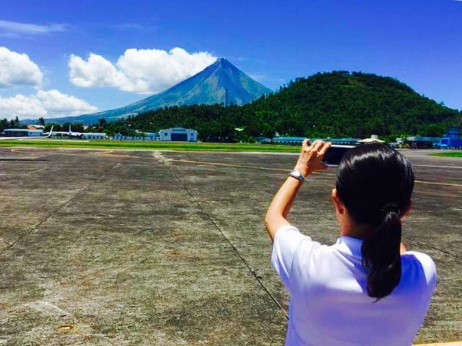 ALBAY. Poe takes a snapshot of the majestic Mayon Volcano. Photo from Poe's official Facebook account  