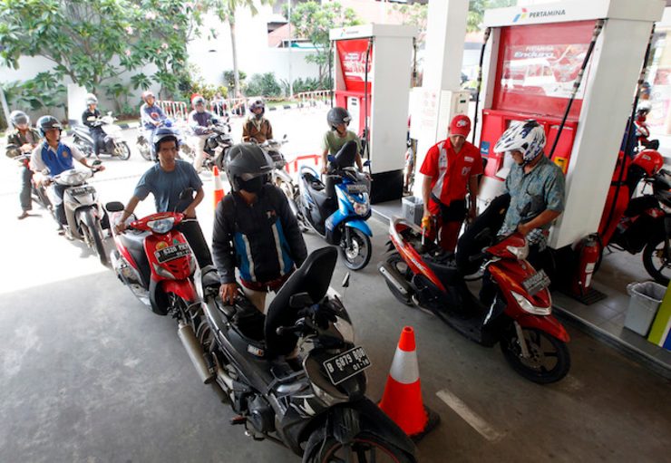 Indonesian inflation edges up as fuel price hike looms